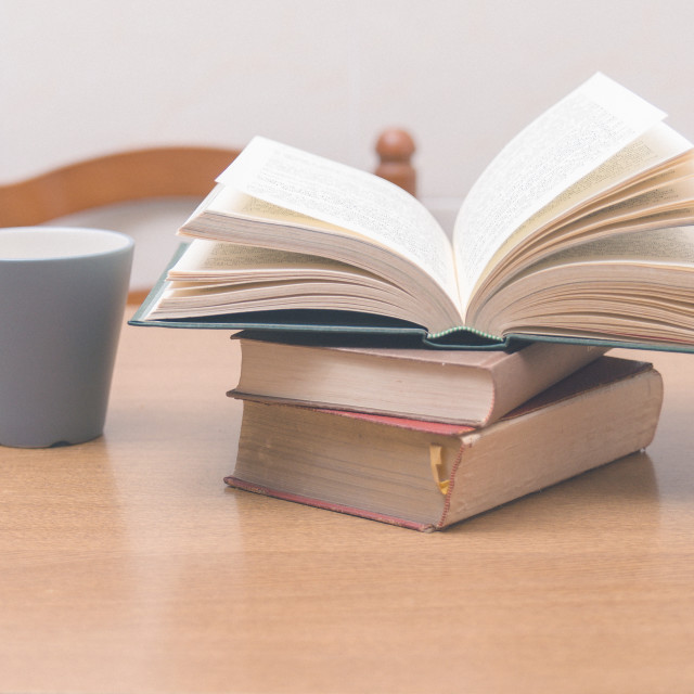 Masada üç kitap var.